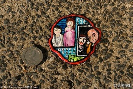 在口香糖顽渍上作画的艺术家