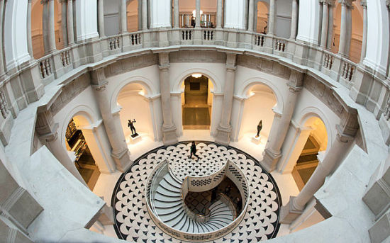 Raj Patel被锁在泰特英国美术馆内  Ediie Mulholland/The Telegraph 供图