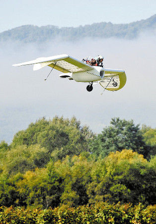 试飞当天，小飞机飞出“S”形轨道。