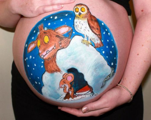 苏格兰爱丁堡平面设计师福拉塞擅于以孕妇肚皮作画布，绘上各种美丽图案。