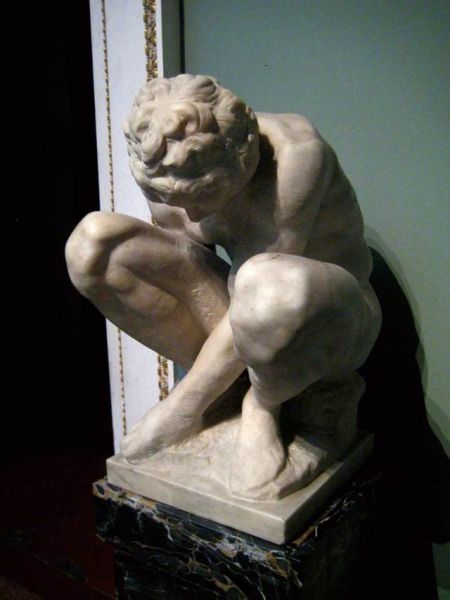 米开朗琪罗，《蹲缩的男孩》