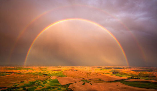 摄影师拍美国广袤草原美若仙境