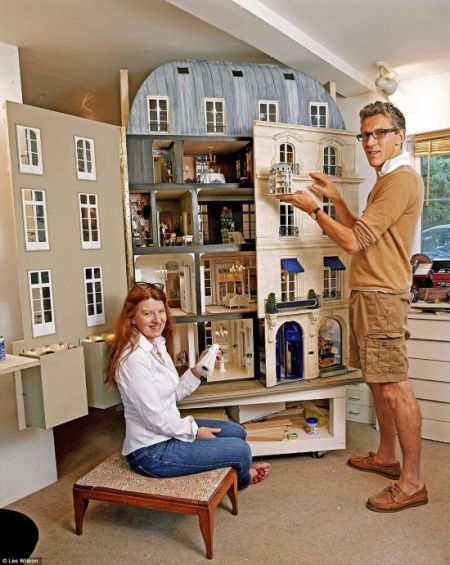 艺术家夫妇花费100万打造迷你豪华建筑 设施精致齐全