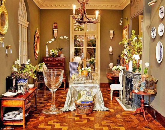 艺术家夫妇花费100万打造迷你豪华建筑 设施精致齐全