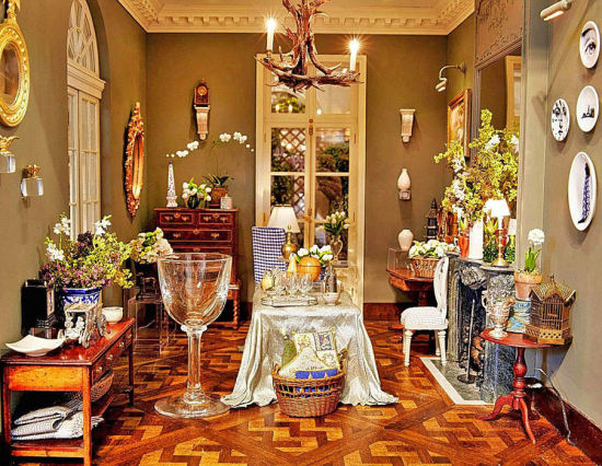 英艺术家百万元打造微型复古玩具房