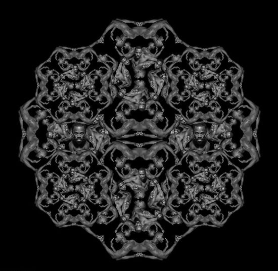 艺术家借助黑白照巧思展现人体艺术