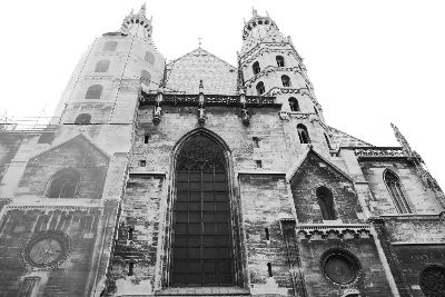 奥地利史蒂芬大教堂的部分雕塑接受了激光清洗