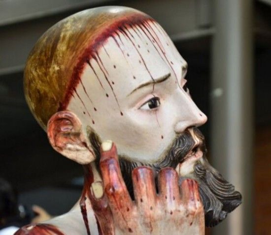 震惊！墨18世纪耶稣雕像中竟有真人牙齿