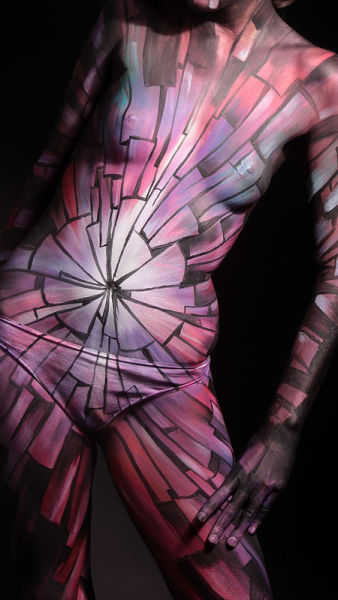 惊叹！德艺术家晒绝美人体彩绘大作