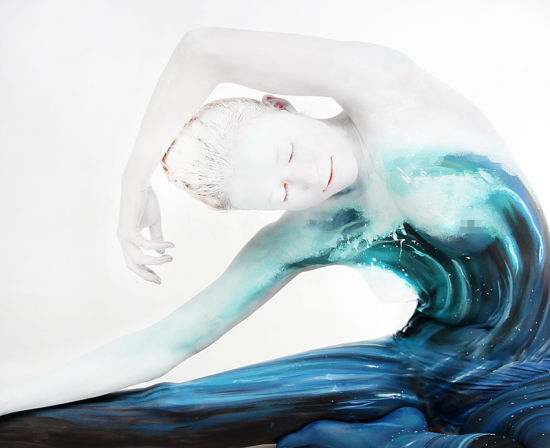 惊叹！德艺术家晒绝美人体彩绘大作