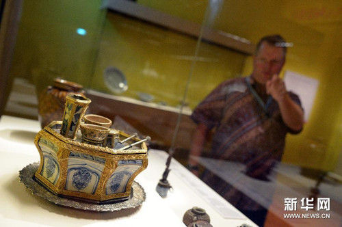 这是在新加坡亚洲文明博物馆举行的“瓷风雅艺”媒体预展上展出的瓷器（8月1日摄）。