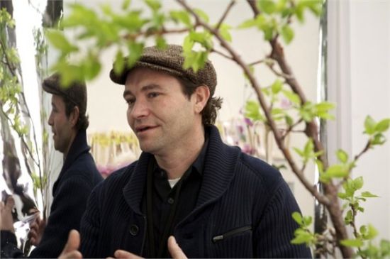 美艺术家培育出奇树：可结出40余种不同果实