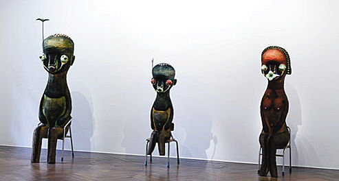 松浦隆广收藏的日本艺术家加藤泉（Izumi Kato）的绘画和装置作品，加藤泉的作品带有强烈的万物有灵风格和原始创作色彩