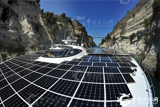 本周一，相关主办单位宣布全球最大的太阳能船双体船“星球太阳能号”(PlanetSolar)已抵达希腊，并将开始承担起寻找古代欧洲人居住的最古老遗址的使命。日内瓦大学(UniversityofGeneva)研究院朱利安·贝克(JulienBeck)在接受法新社采访时表示，自今年8月11日开始，一组由瑞士和希腊科学家组成的团队将在希腊伯罗奔尼撒(Peloponnese)半岛东南部找寻一处“史前村落”。图为世界上最大的太阳能动力船“星球太阳能号”于2014年7月28日驶入希腊海港城市科林斯(Corinth)附近的科林斯运河(CorinthCanal)。图片</p>

<p>　　日内瓦大学(UniversityofGeneva)研究院朱利安·贝克(JulienBeck)在接受法新社采访时表示，自今年8月11日开始，一组由瑞士和希腊科学家组成的团队将在希腊伯罗奔尼撒(Peloponnese)半岛东南部找寻一处“史前村落”。</p>

<p>　　这一为期一个月的任务由瑞士考古学院和希腊文化部共同组织，并将在位于阿尔戈利斯湾(ArgolicGulf)的弗兰克西(Franchthi)洞穴附近进行搜索。据悉，这里是古代欧洲人于旧石器时代(Paleolithic)和新石器时代(Neolithic)期间早期居住的地方。</p>

<p>　　古欧洲人大约于公元前3,000左右最终放弃了在该洞穴继续居住，但科学家认为这些古代居民一定在这附近建设了一个新的村庄。</p>

<p>　　贝克表示：“古人类大约在这一洞穴连续居住了35,000年之久，因此我们有理由相信在新石器时代末期，古代居民们搬至了现已位于水下的附近居住场所。如果我们能够找到这一村落，那么这将会是希腊，甚至是整个欧洲最古老的人类聚居遗址。”</p>

<p>　　据了解，这艘由德国建造的“星球太阳能号”长约31米(100英尺)，由超过500平方米的太阳能板提供动力支持。</p>

<p>　　2012年，该双体船成为了首艘纯粹以太阳能为能源完成环球航行的船只。其每小时平均时速为7.5海里或14公里(约为8.6英里)。</p>

<p>　　同时在希腊，“星球太阳能号”还将进行地球物理学研究并协助在该国爱琴海(AegeanSea)领域开展水下研究调查工作的考古学家。(中国文物网编译报道)</p>

<p>　　文章</p>
<!-- publish_helper_end -->
                 

					<div class=