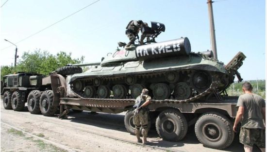乌民间武装古董坦克被政府军缴获