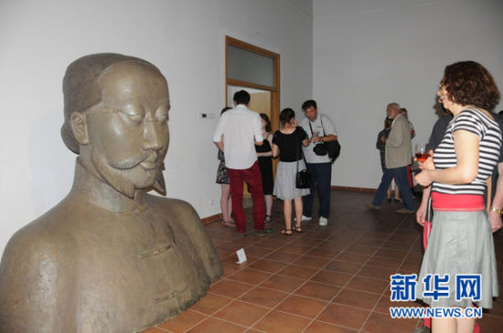 对话兵马俑》雕塑展在罗马尼亚拉开帷幕