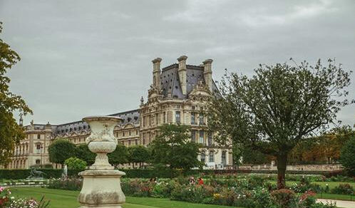 卢浮宫花园老鼠泛滥 光天化日之下招摇过市