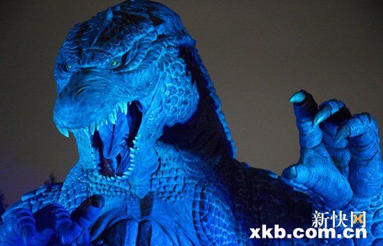 6.6米哥斯拉雕像亮相东京1