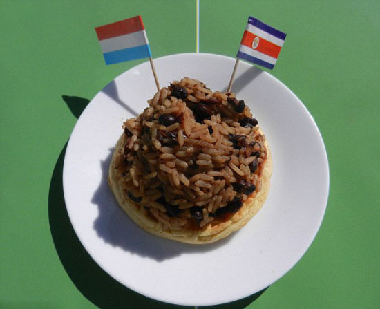 美艺术家巧手混搭各国美食重现世界杯