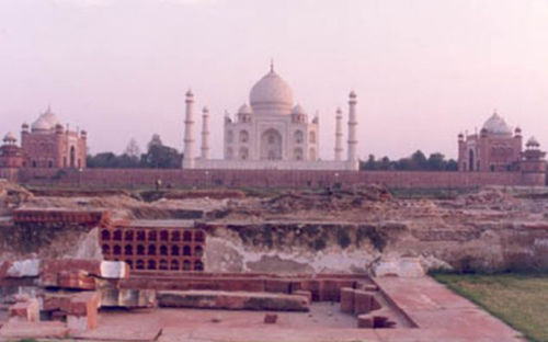 泰姬陵对面现神秘宫殿遗址 疑为黑色泰姬陵