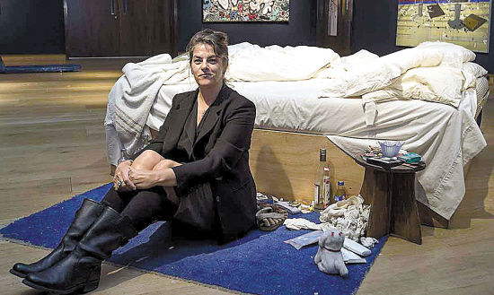 翠西·艾敏在《我的床》前