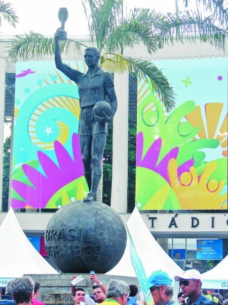 巴西足球博物馆前的雕塑