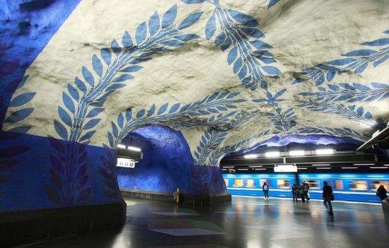 为了纪念古代雅典奥运会，T-Centralen 站以蓝白色调闻名，四处绘有橄榄叶。（资料图片）