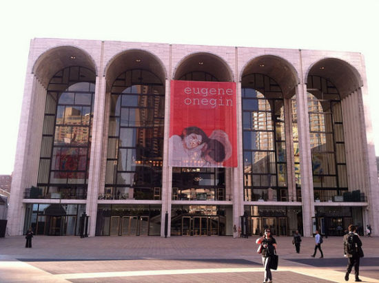 大都会歌剧院遭遇涂鸦艺术