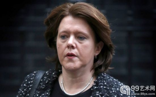 英国文化部长 玛丽亚·米勒(Maria Miller)  图片</p>

<p>　　英国首相戴维·卡梅伦在不得不忍痛接受文化大臣玛丽亚·米勒辞职后，开始寻觅一个新的文化大臣，而米勒的辞职传闻跟近期她的费用索赔争议有关。她自2012年9月起一直担任卡梅伦手下的文化大臣。上周，她被迫向英国下议院道歉，原因是她在伦敦购买第二处房产时虚报了房屋补贴。</p>

<p>　　虽然总理对她仍持支持态度，但是继续的争论已经导致她今天的辞职。在给卡梅伦的信中，她写道：“我觉得现在事态已明，目前情况已经成为让政府分心的一个事件，使其无法开展其他转变国家状况的重要工作。 ”</p>

<p>　　在米勒任文化大臣期间，艺术在她的工作中占次要地位，她的主要工作专注于手机黑客丑闻和列文森调查案之后新闻法规的制定，伦敦奥运会的后续影响的推广，以及在议会中倡导平等婚姻法案。她继续强调鼓励艺术慈善事业，而由于整个政府的财政紧缩措施，艺术经费缩水。</p>

<p>　　赛义德·贾维德(Sajid Javid)已被任命为米勒的接班人，他将由财政部调至文化部。作为保守党中后起之秀，贾维德在成为国会议员之前，曾任职于纽约美国大通银行和伦敦德意志银行。他的背景相对普通，他的父亲是上世纪60年代从巴基斯坦移民到英国的。</p>
<!-- publish_helper_end -->
                 

					<div class=