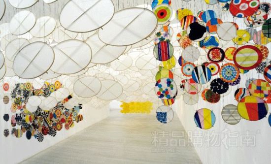 上： 《另一轮太阳》（The Other Sun）, 2012, 竹，纸，涤纶，丙烯，棉线