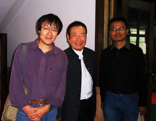 本文作者（右）与藤井先生（中）、王卫明教授合影