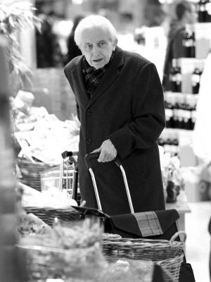 2013年11月，科尔内留斯·古利特在超市购物