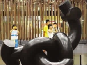 博物馆内的雕塑最吸引摄影者