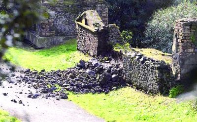 坍塌后的庞贝古城墙壁