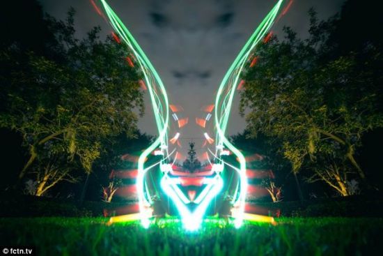 无人机绘出的光影艺术品