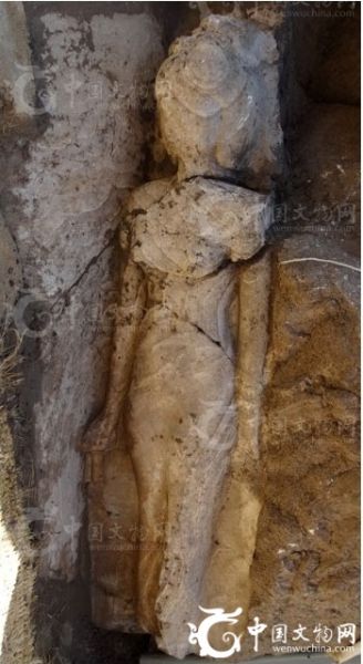  埃及古物部于上周五（3月7日）表示考古学家在该国著名神庙古城卢克索(Luxor)发现了一尊古埃及第十八王朝法老阿蒙霍特普三世(AmenhotepIII)之女埃塞特(Iset)公主的雕像。