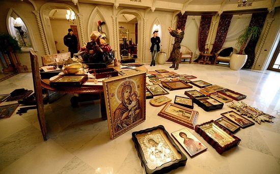 亚努科维奇的官邸中有大量古典艺术品。