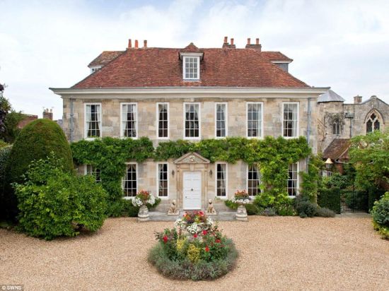 查理二世曾在此居住 几经转手首次出售 