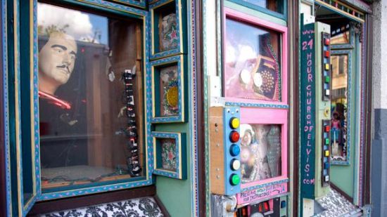 24小时“猫王”教堂外景