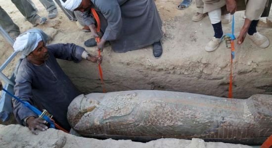 埃及出土3600年前精美雕像 其中有木乃伊