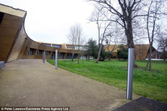 “第一地点”艺术画廊