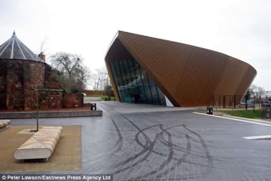 “第一地点”艺术画廊