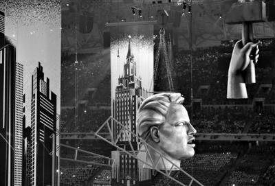 冬奥会开幕式上，纵横交错的钢梁源自马列维奇的作品。