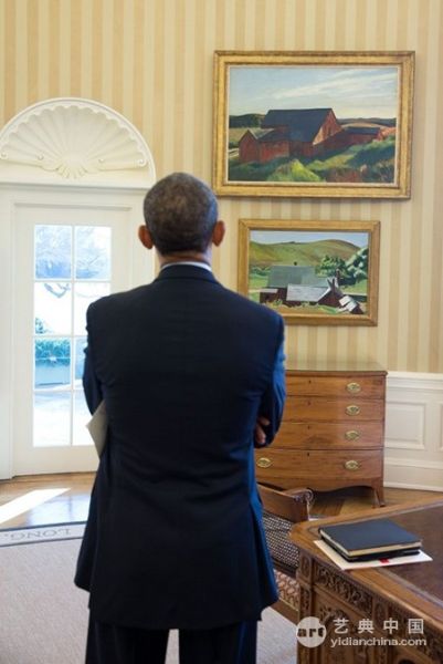 美国总统奥巴马正在观赏霍普的作品
