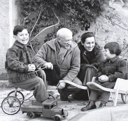 毕加索和弗朗索瓦丝·吉洛与他们的两个孩子