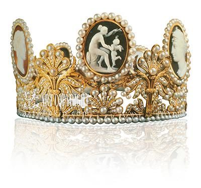 尚美巴黎早期创作的玛瑙浮雕镶嵌珍珠王冠