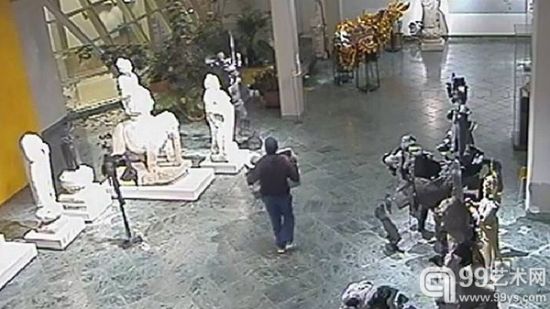 挪威伯根艺术博物馆被盗过程画面