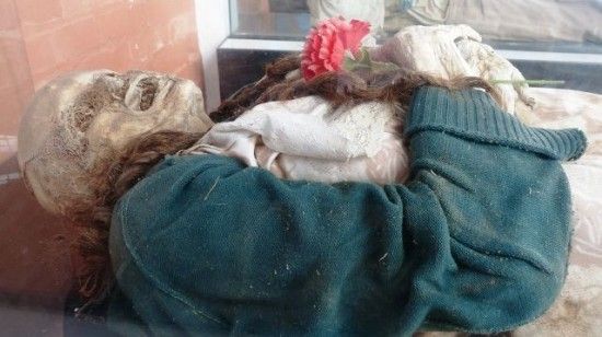 哥伦比亚一墓地死尸自然变成木乃伊