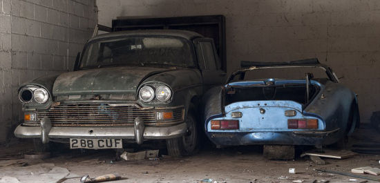 古堡里的古董车