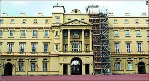 白金汉宫和温莎城堡两处需要2000万英镑更换新屋顶的著名景点。